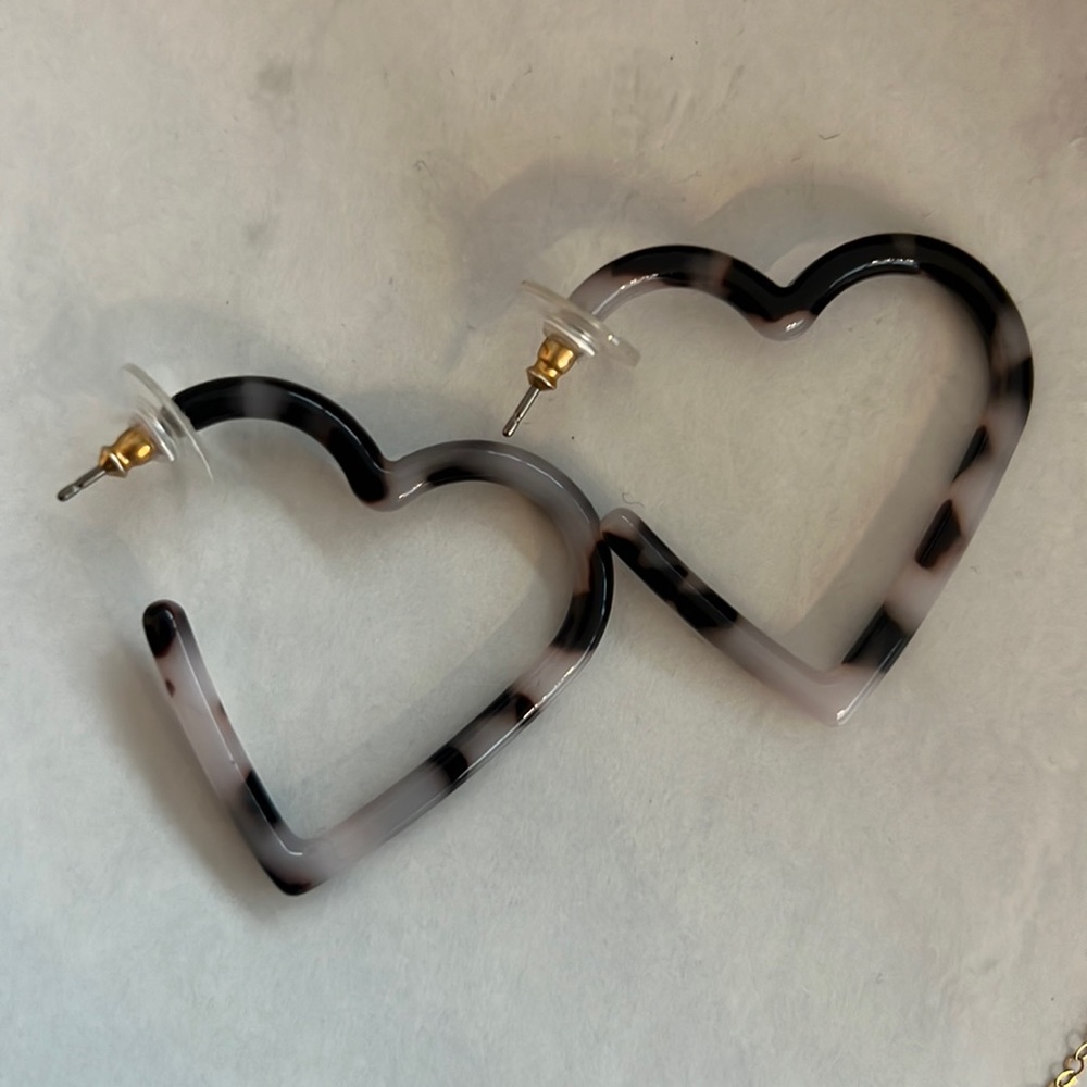 Heart-shaped Resin Hoops